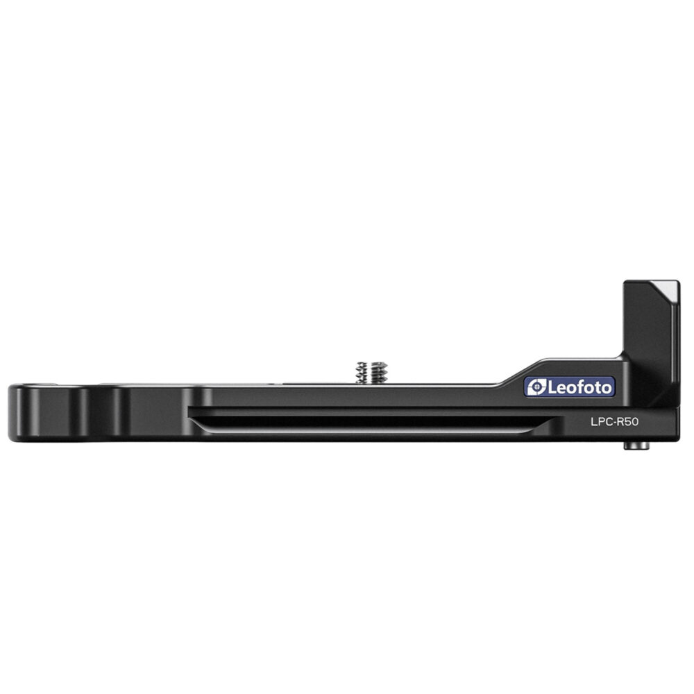 Leofoto LPC-R50 L-bevestiging slank zijprofiel van de L-plaat met opstaande verticale zijde voor camerabevestiging.