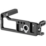 Leofoto LPC-R50V L-bevestiging schuin bovenaanzicht met meerdere 1/4"-aansluitpunten en Arca-Swiss profiel.