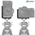 Leofoto LPF-GFX-100S L-bevestiging gemonteerd op Fujifilm GFX100S op statief in liggende en staande positie.
