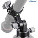 Leofoto HS-28 zwenkarmkop close-up van draaiende gekantelde middenkolom met gradenverdeling en verticale frictie-instelling.
