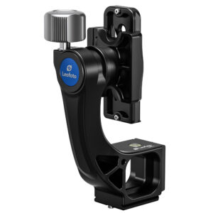 Leofoto MPG-2 Gimbal-uitbreiding schuin vooraanzicht met blauwe Leofoto-logoplaat en Arca-Swiss-klem.