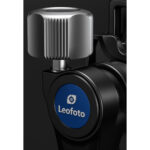Leofoto MPG-2 Gimbal-uitbreiding close-up van blauwe draaiknop en zilverkleurige frictieknop.