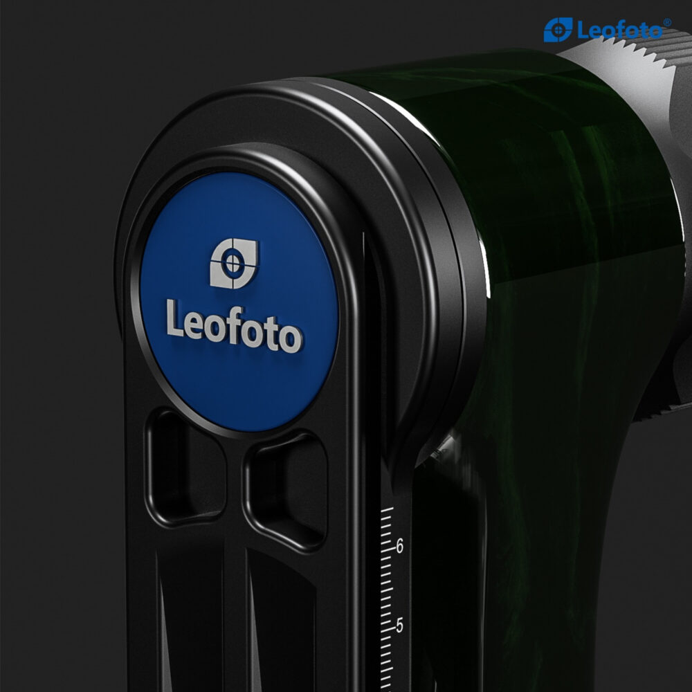 Leofoto PG-3 2-weg kantelkop groene carbon gimbal recht zijaanzicht met hoogteverstelling en Arca-Swiss klem.