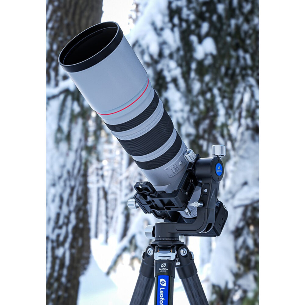 Leofoto PG-2S 2-weg kantelkop in gebruik met telelens op statief tijdens winterse buitensessie.