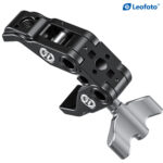 Leofoto MC-60 klem zijaanzicht met ver geopende bek en groeven voor stevige grip op buizen of randen.