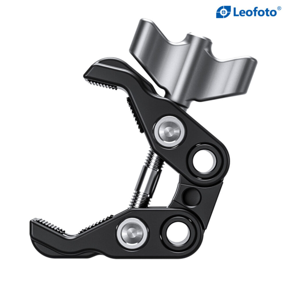 Leofoto MC-60 klem bovenaanzicht van aluminium klem in open positie met zicht op binnenste klemprofiel.