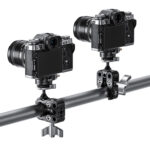 Leofoto MC-60 klem gemonteerd op ronde buis met magic arm en systeemcamera voor flexibele montage.