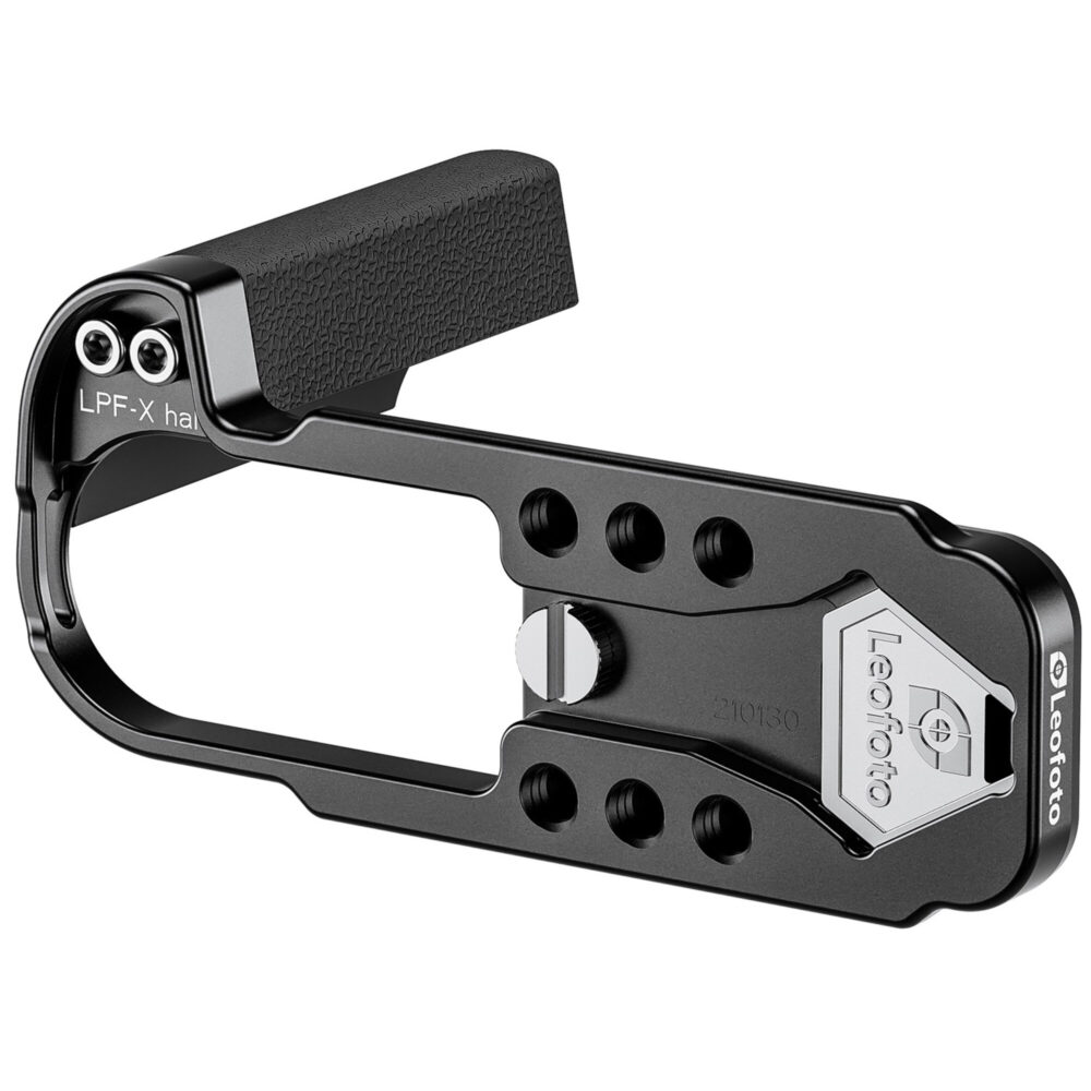 Leofoto LPF-X half cameragrip onderaanzicht met uitgefreesde Arca-Swiss sleuven, anti-twist uitsparingen en montagepunt.