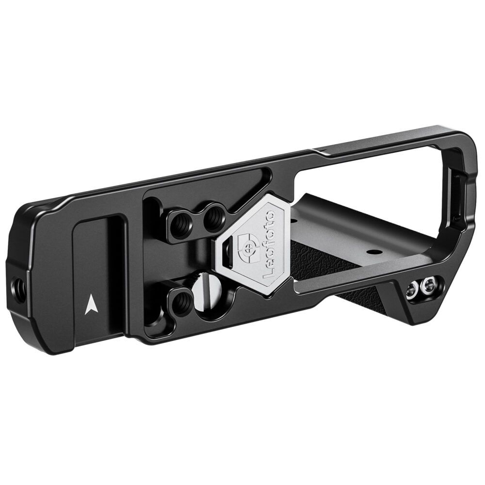 Leofoto LPP-S9 handgreep onderaanzicht met uitgefreesde Arca-Swiss sleuven, anti-twist uitsparingen en Leofoto-logo.
