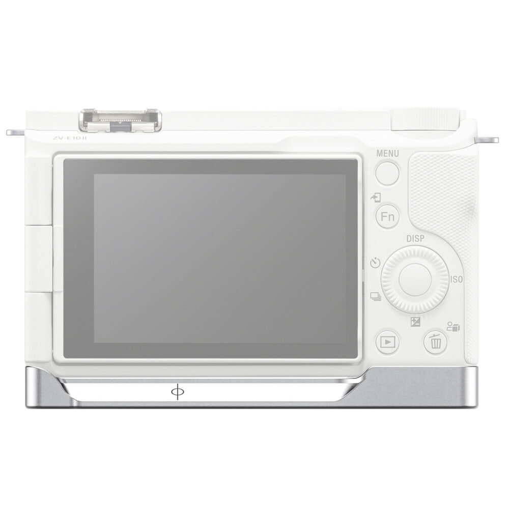 Leofoto LPS-ZV-E10II handgreep zilver gemonteerd onder een witte Sony ZV-E10 II camera achteraanzicht met lcd-scherm.