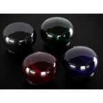 Leofoto CHG-01 knop collectie van vier carbon knoppen in verschillende kleuren op zwarte achtergrond.