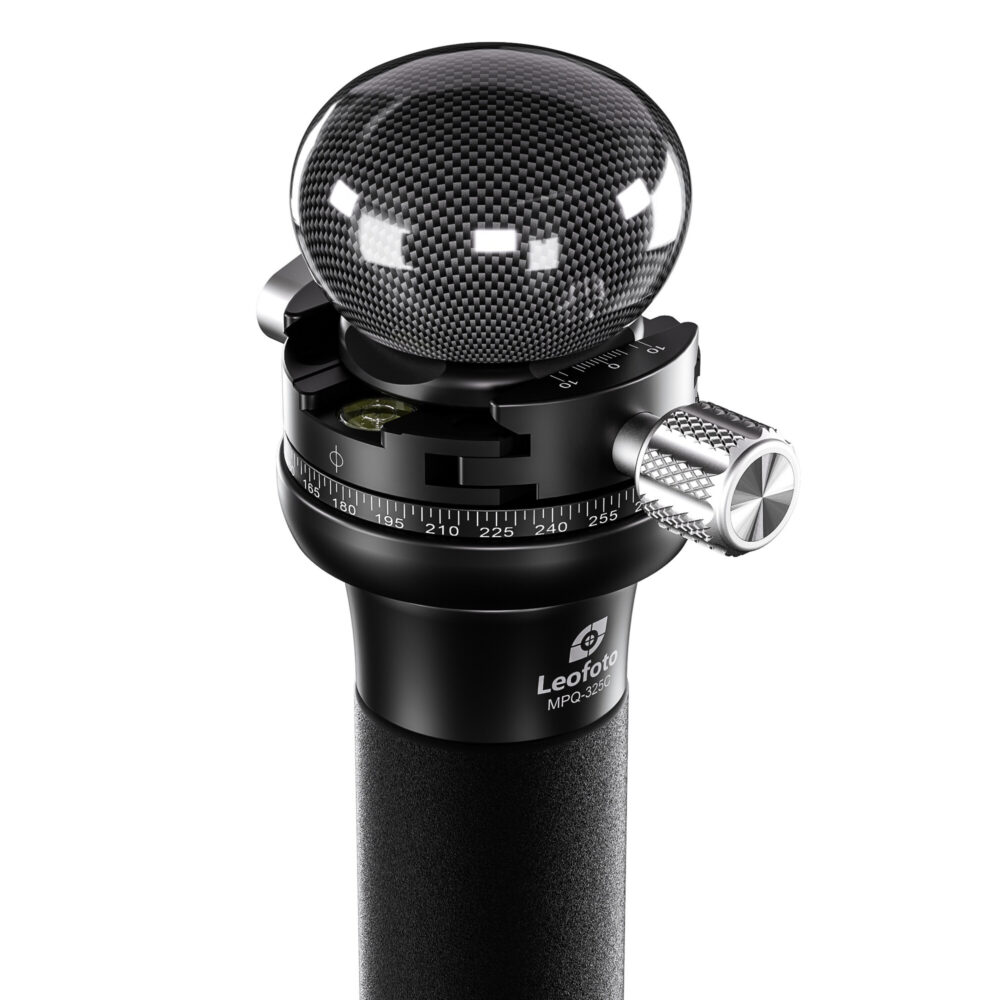 Leofoto CHG-01 knop gemonteerd op monopod met Arca-Swiss compatibele klem voor gebruik als wandelstok.