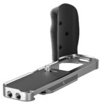 Leofoto LPF-X100VI handgreep bovenaanzicht van lange zilveren Arca-Swiss bodemplaat met 1/4-inch schroef en verticale grip.