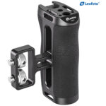 Leofoto CH-7-3 cameracage zijaanzicht van grip met naar buiten staande accessoireplaat voorzien van 1/4-inch schroefgaten.