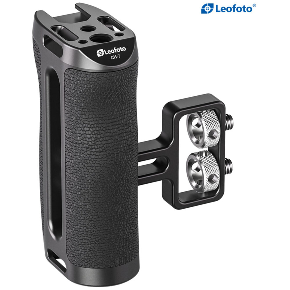 Leofoto CH-7-3 cameracage achteraanzicht van smalle handgreep met siliconen bekleding en gemonteerd klemblok.