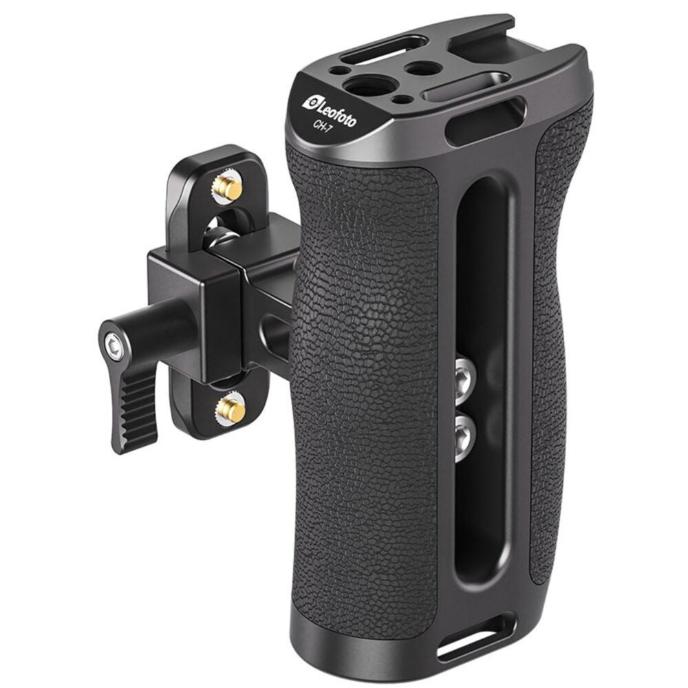 Leofoto CH-7-1 cameracage handgreep zijaanzicht met gemonteerde rail en 1/4-inch schroeven.