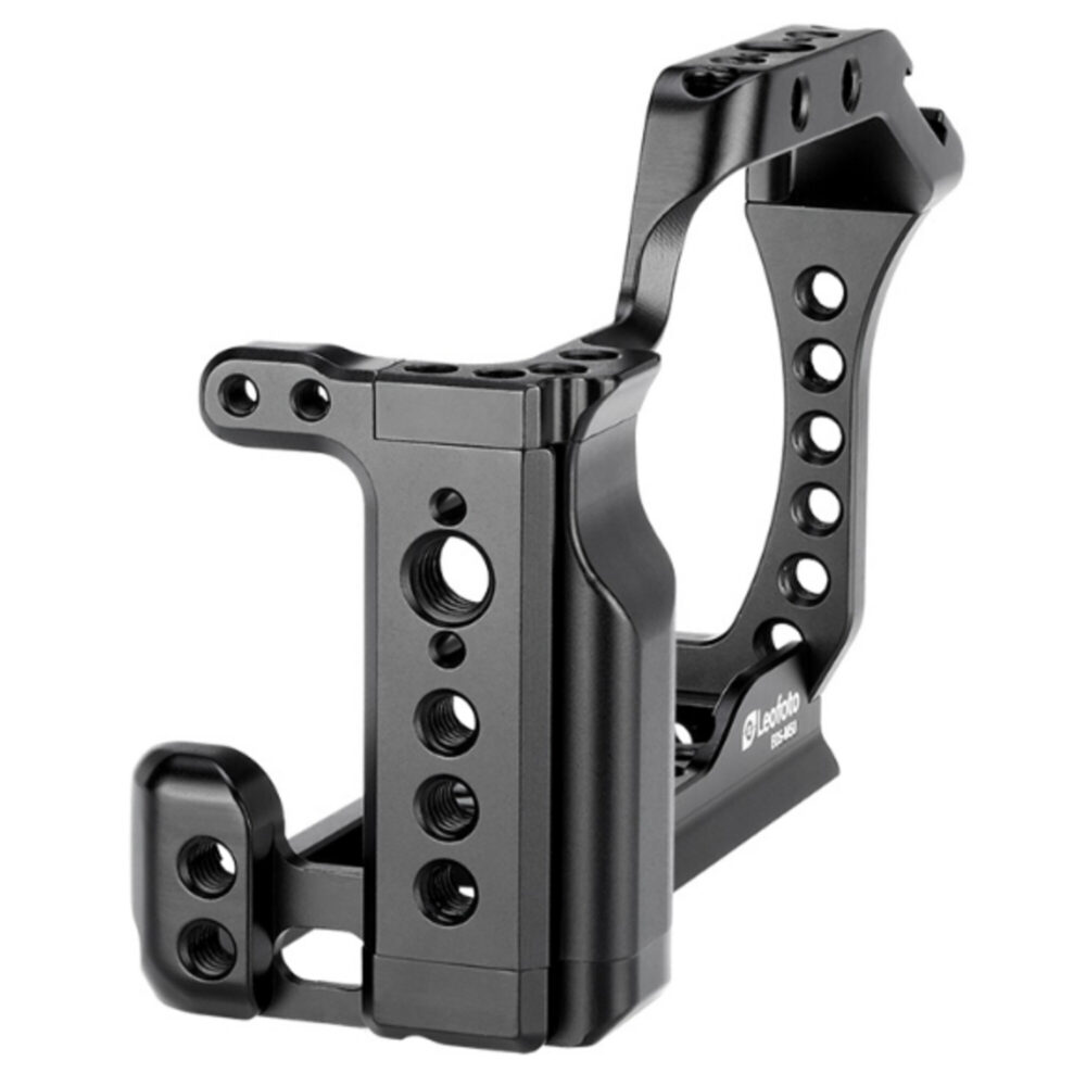 Leofoto EOS M50 cameracage zijaanzicht met hoge rechterzijde en meerdere 1/4-inch schroefgaten.