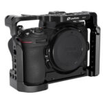 Leofoto Z6/Z7 cameracage voorbeeldtoepassing vooraanzicht met Nikon Z6/Z7 body gemonteerd in de cage.