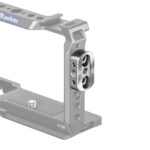 Leofoto-Camera-Cage-ARI-01-2 Leofoto ARI-01 cameracage met ARI-01 adapter gemonteerd aan de zijkant van een Leofoto camera cage.
