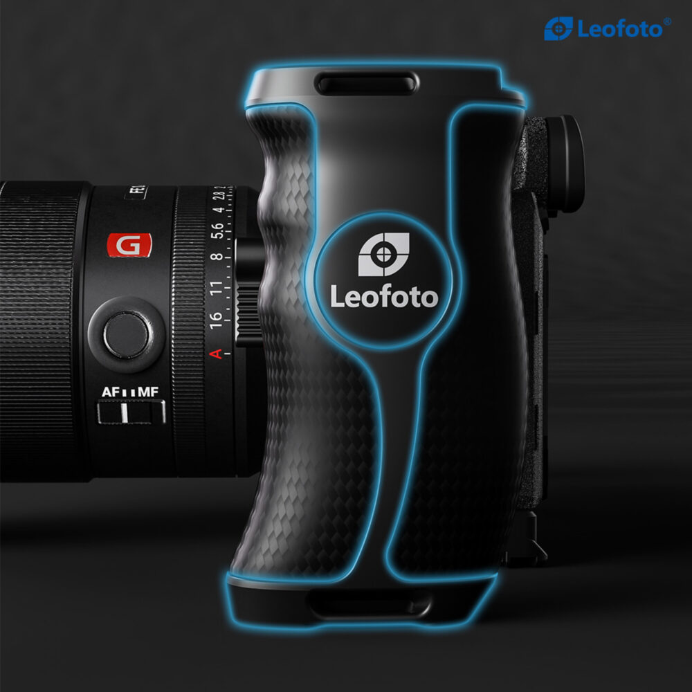 Leofoto CH-5L cameracage linkerhandgreep met montageplaat, 1/4-inch schroeven en inbussleutel naast elkaar.