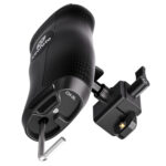 Leofoto CH-5L cameracage close-up zijaanzicht van de gebogen carbonhandgreep voor extra grip.