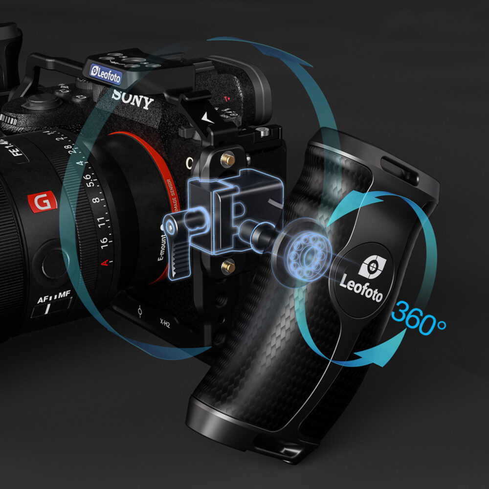 Leofoto CH-5L cameracage linkerhandgreep gemonteerd op camera met cage in complete videorig-setup.