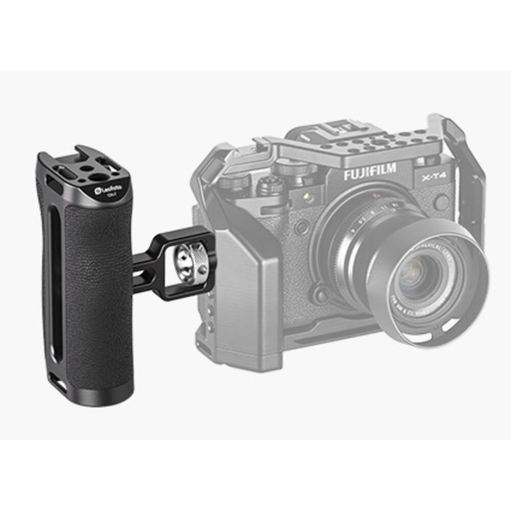 Leofoto CH-7-2 cameracage handgreep bevestigd aan cameracage op systeemcamera als complete rig-illustratie.