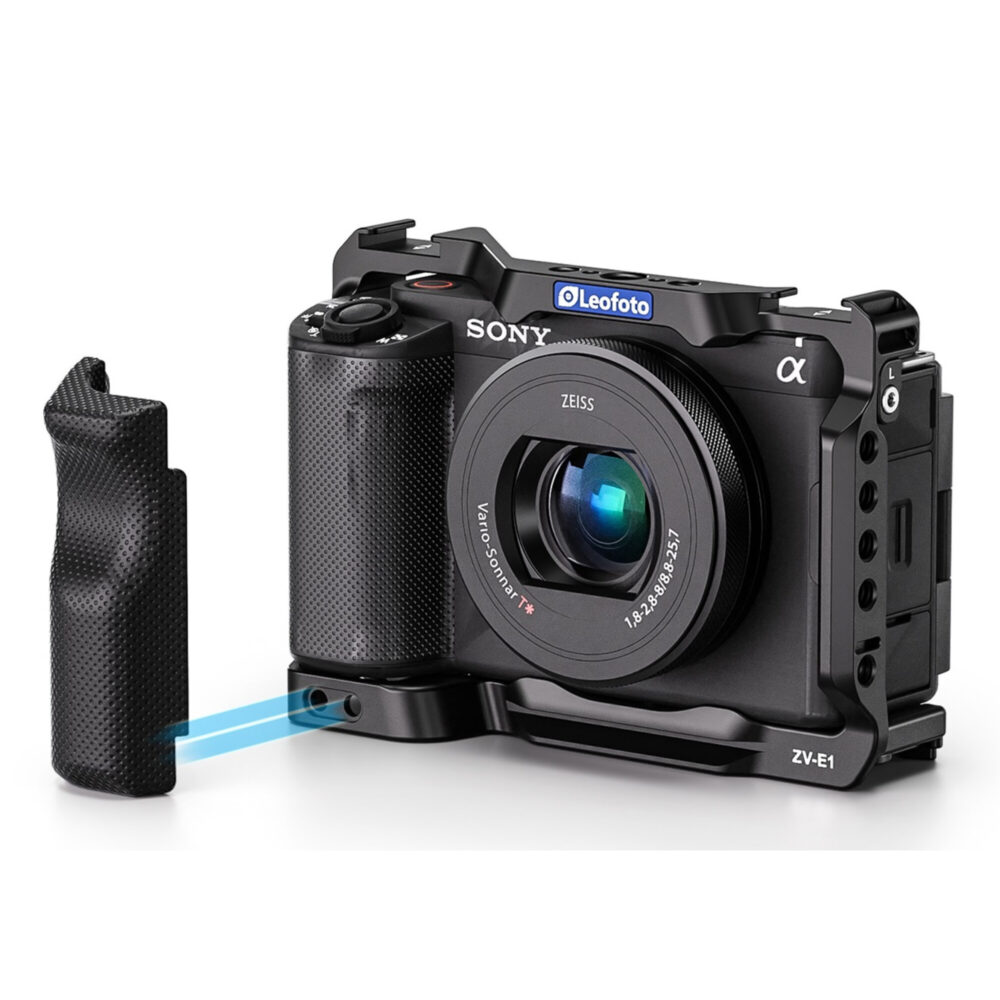 Leofoto ZV-E1 cameracage achteraanzicht met uitgeklapt lcd-scherm van Sony ZV-E1 en volledig toegankelijke knoppen.