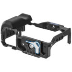 Leofoto ZV-E10 cameracage onderaanzicht met blauwe snelkoppelhendel en Arca-Swiss profiel.