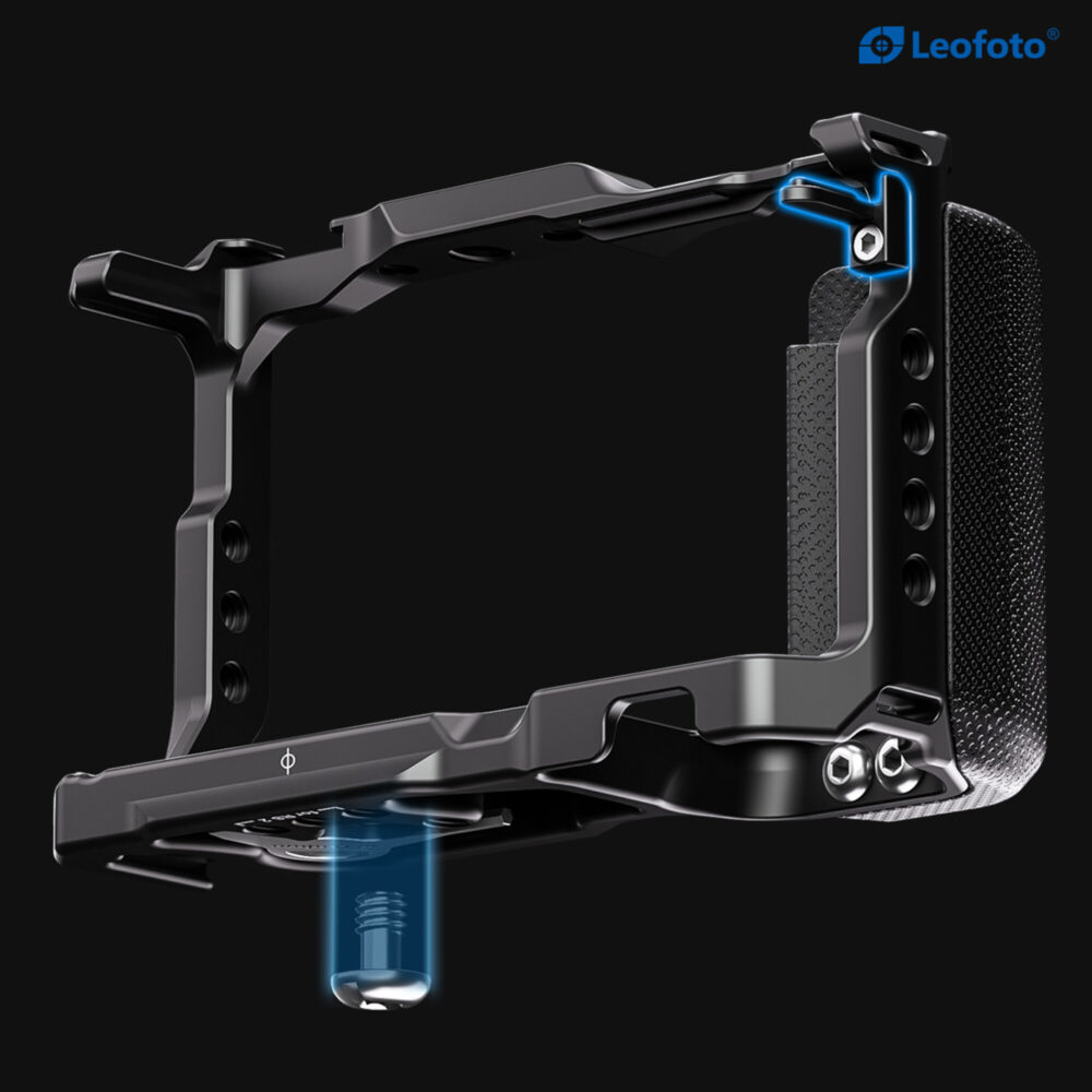 Leofoto ZV-E10 cameracage schuin onderaanzicht op donkere achtergrond met zichtbaar blauw vergrendelmechanisme.