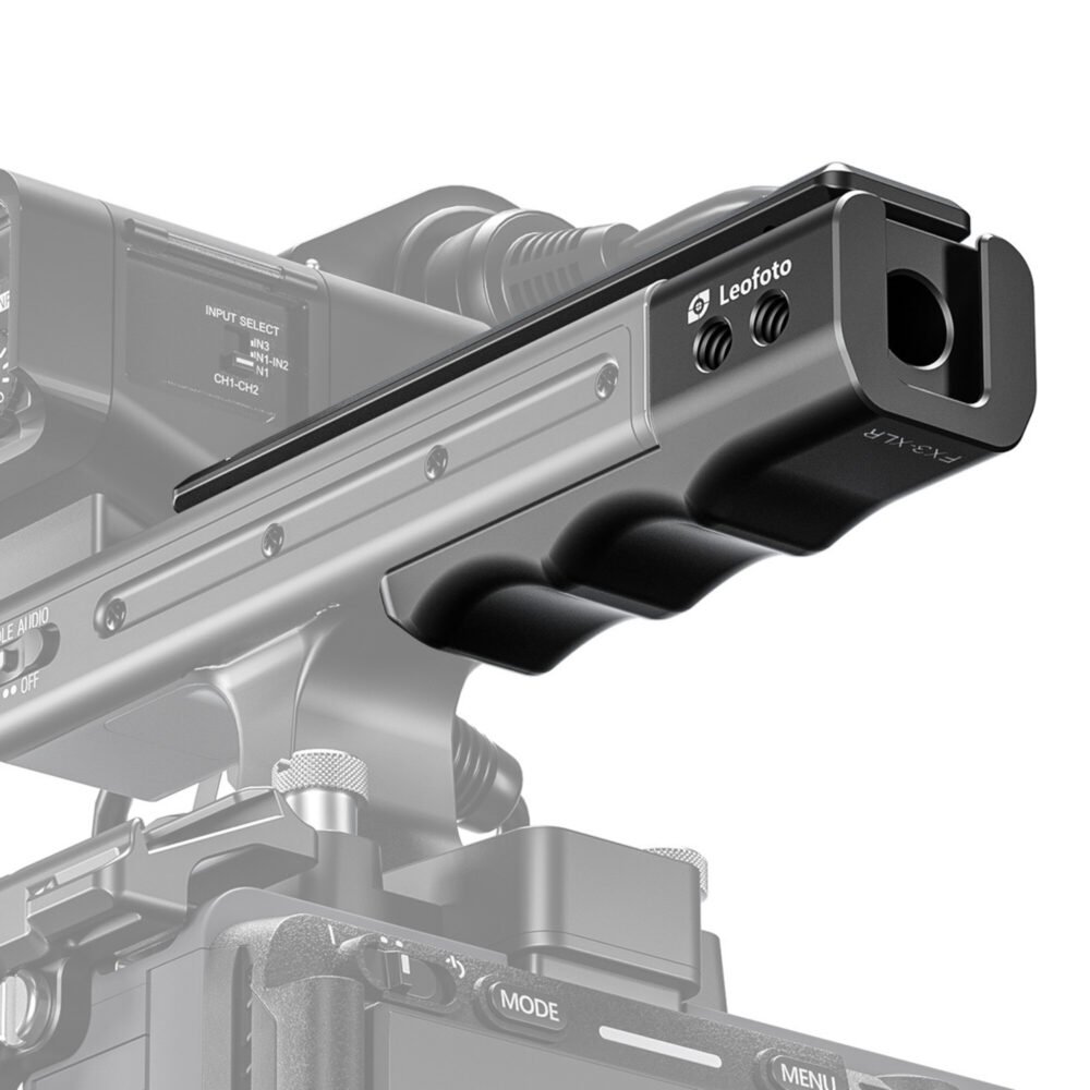 Leofoto FX3-XLR cameracage verlengde bovenhandgreep met vingeruitsparingen en meerdere 1/4-inch schroefgaten.