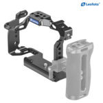 Leofoto S5II / G9 cameracage met grijs weergegeven zijhandgreep als optionele accessoire naast de cage.