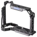 Leofoto A7R5 cameracage onderaanzicht met Arca-Swiss profiel en centrale 1/4-inch bevestigingsschroef.