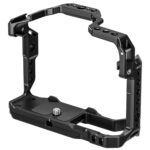 Leofoto-Camera-Cage-For-Canon-EOS-R50-1 Leofoto EOS R50 cameracage linksvoor aanzicht met hoge zijframes en meerdere 1/4-inch montagegaten.