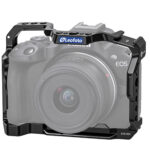 Leofoto-Camera-Cage-For-Canon-EOS-R50-5 Leofoto EOS R50 cameracage gemonteerd rond Canon EOS R50 camera met lens, gezien van voren.