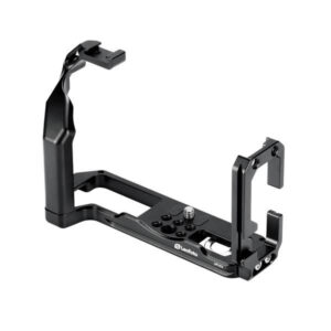 Leofoto LPF-XT4 L-bevestiging productafbeelding van zwarte Arca-Swiss L-plaat met geïntegreerde grip en bodemplaat.