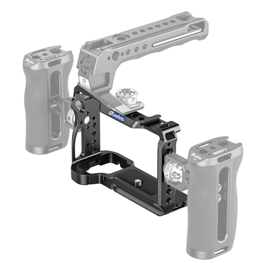 Leofoto A7CR cameracage zijdelingse rigopstelling met in grijs weergegeven handgreep en cage klaar voor Sony Alpha A7C body.