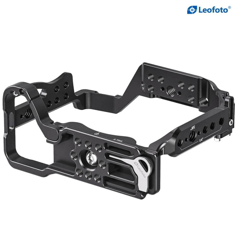 Leofoto A7SIII cameracage bovenaanzicht van losse cage met Arca‑Swiss compatibele onderzijde.