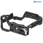 Leofoto A7SIII cameracage bovenaanzicht van losse cage met Arca‑Swiss compatibele onderzijde.