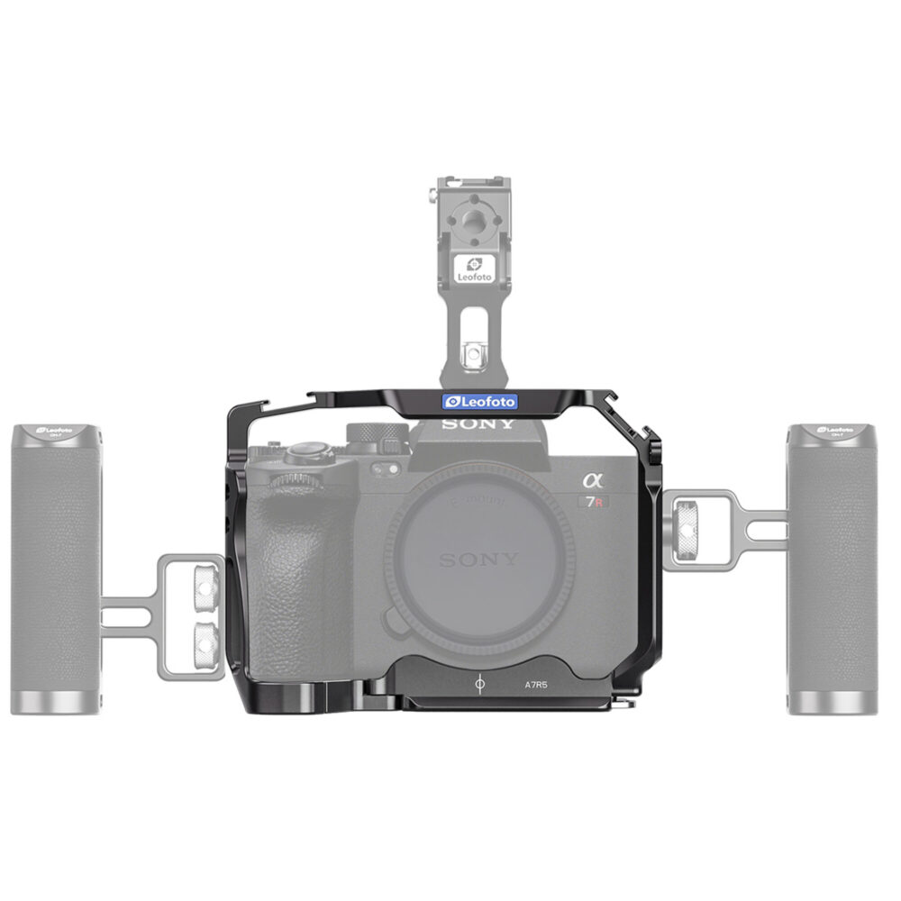 Leofoto A7SIII cameracage frontale weergave rond voorbeeldcamera met twee zijdelingse handgrepen.