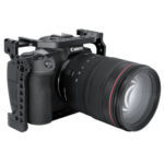 Leofoto EOS R cameracage voor Canon, Canon EOS R camera met gemonteerde cameracage en zoomobjectief in werkpositie.