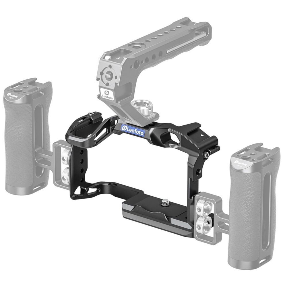 Leofoto EOS R10 cameracage zijaanzicht met cameracage en in grijs getoonde optionele accessoires en grips.