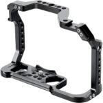 Leofoto EOS R5 cameracage zijaanzicht van de volledig open cameracage met meerdere 1/4-inch montagegaten.