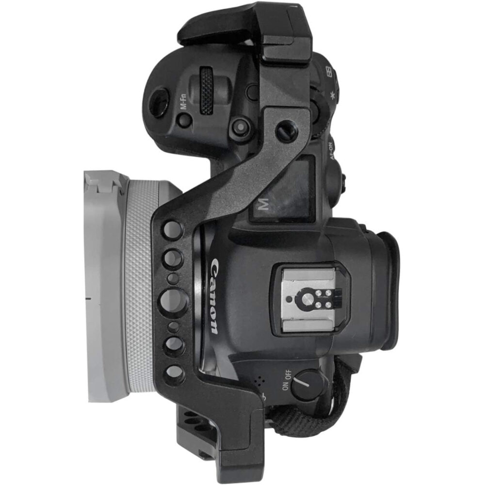 Leofoto EOS R5 cameracage bovenaanzicht van Canon EOS R5 in cage met zichtbare bediening en cold-shoe posities.