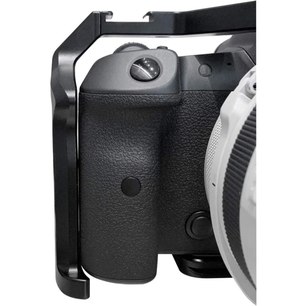 Leofoto EOS R5 cameracage rechterzijaanzicht met camera in cage en rij montagegaten voor accessoires.