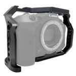 Leofoto EOS R5 cameracage perspectiefaanzicht met Canon EOS R5 body volledig omsloten door de cage.
