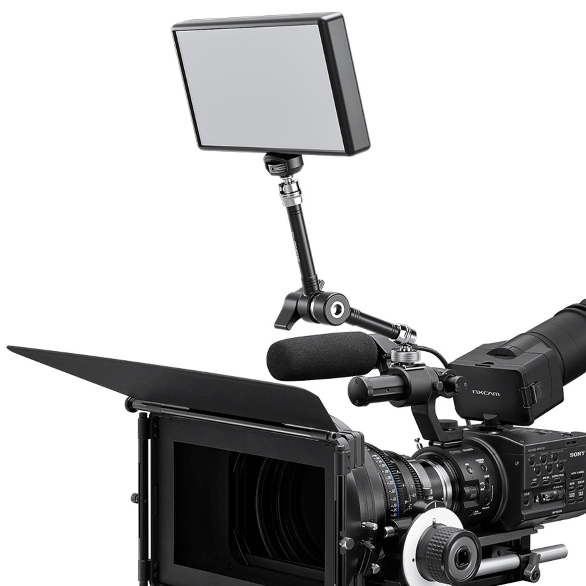 Leofoto AM-6 scharnierende arm op filmrig met camera en bovengeplaatste monitor tegen witte achtergrond.