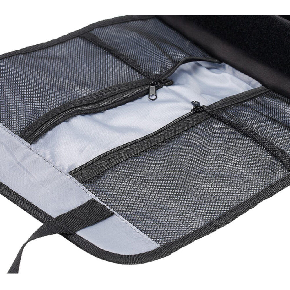 Leofoto AC-1 statieftas detailopname van de interne mesh opbergvakken met ritssluiting.