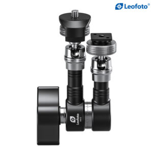 Leofoto AM-5 Scharnierende Arm twee armen naast elkaar met klemmen en kogelgewrichten op witte achtergrond.