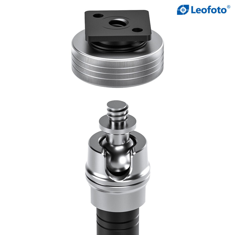 Leofoto AM-5 Scharnierende Arm close-up van meegeleverde hotshoe-adapter met 1/4 inch schroefdraad.